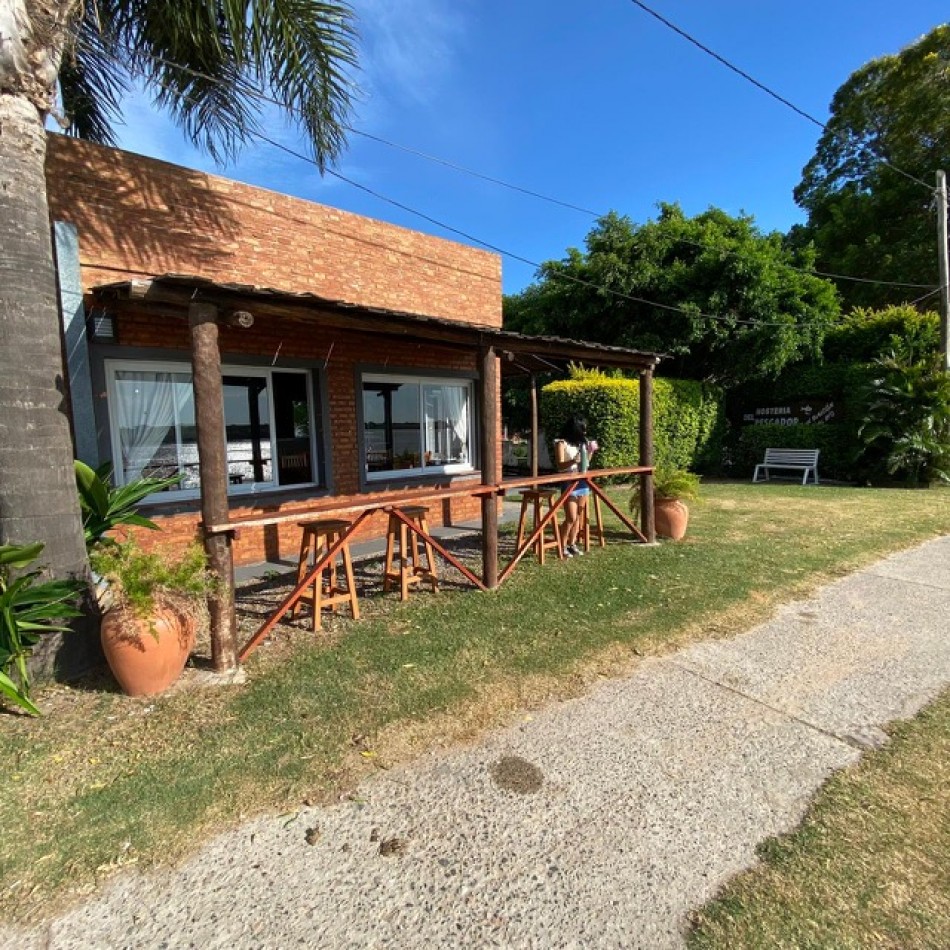 Hosteria con frente a Avda. Costanera y vista al rio, en Helvecia