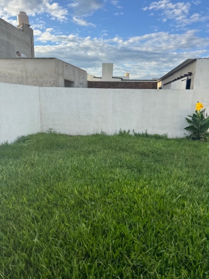 Hipolito Irigoyen N°3076, entre calle N°60 y Maximo Comeron, B° Pedrazzoli, de la ciudad de San Justo, Pcia. de Santa Fe, C.P. 3040